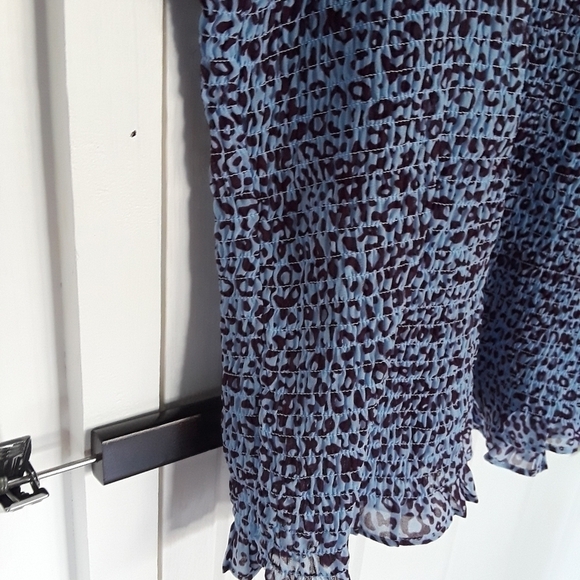 Smocked Animal Print Longsleeve Top Size 3X - Picture 5 of 11